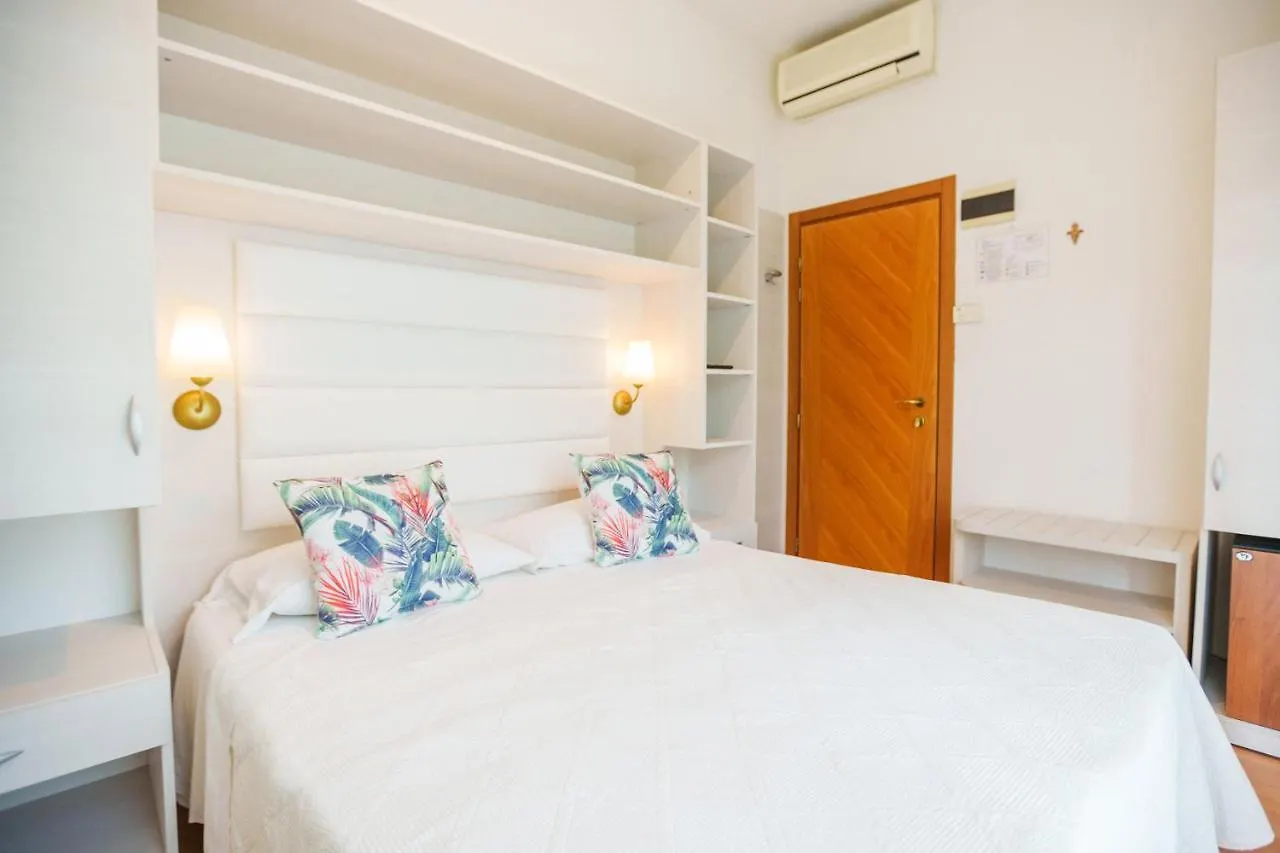 Noidue Hotel Rimini 2*,